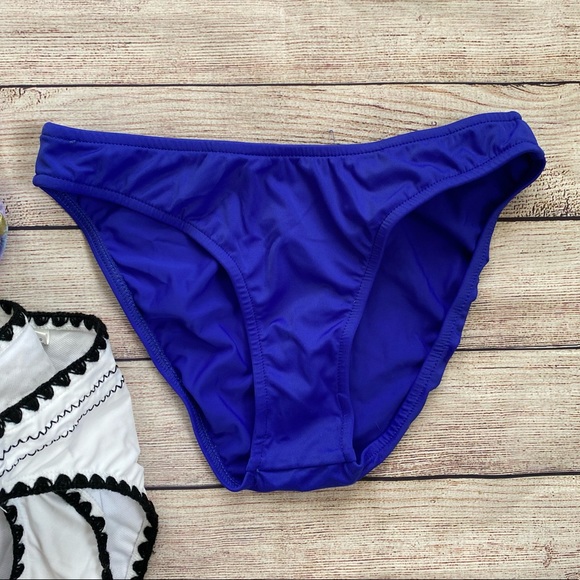 ⭐️ SOLD ⭐️ VENUS Bikini Bottom BUNDLE Size 4 - Picture 4 of 10